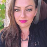 Nora Freisberg | Musician & Momentum Coach
